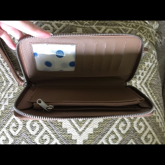 NEW Studded taupe faux leather Wristlet Wallet - Picture 4 of 4